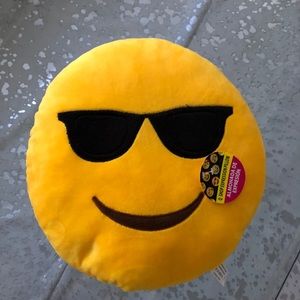 NWT CoolGlasses Emoji Pillow 12.5 Smiley Emoticon.